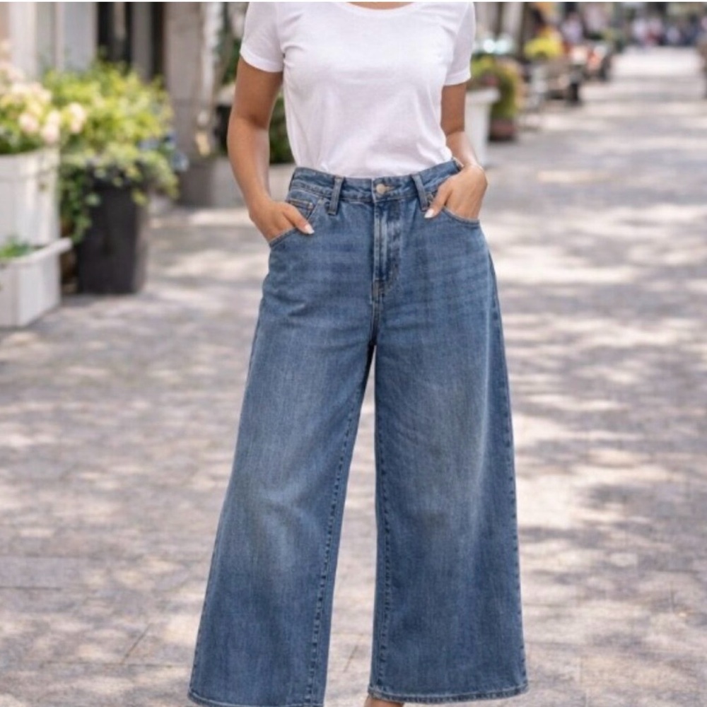 Lucky Brand Classic Blue Denim Sweet Mid Rise Wide Leg Jeans Size 14/32 NWOT